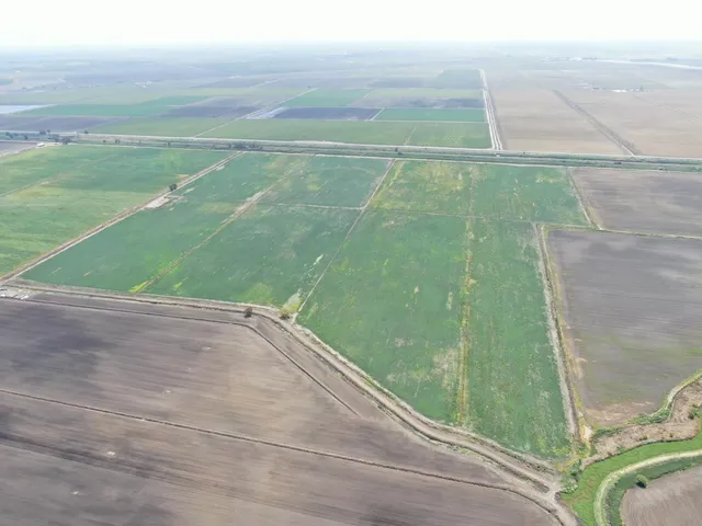 a view of a tennis court