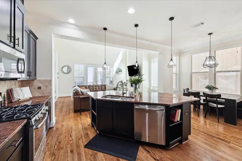 $460,000 | 2619 Shady Woods Lane, Houston, TX 77008