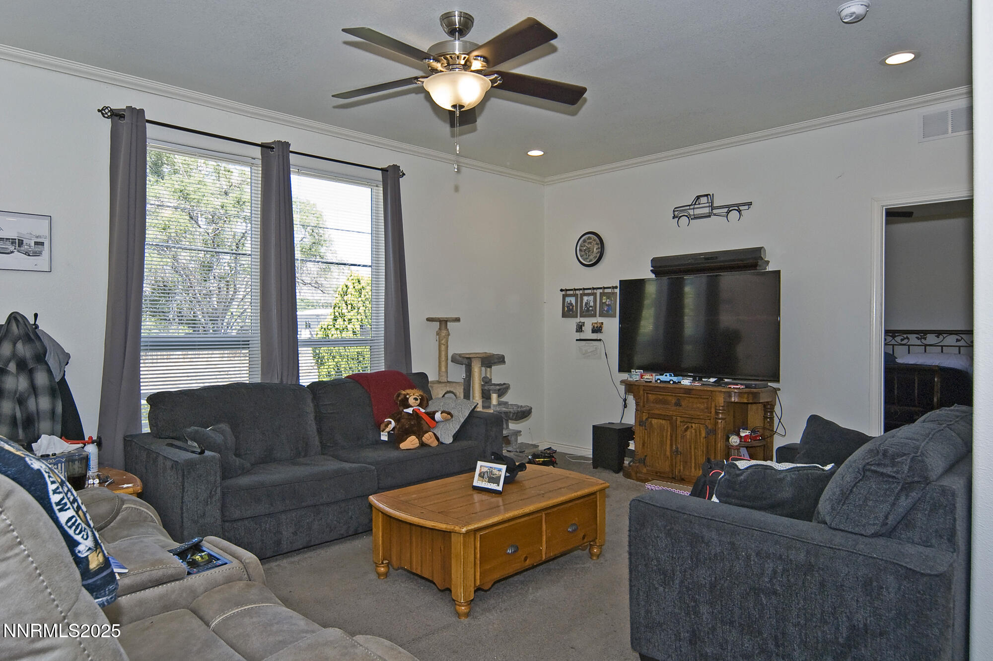 3800 Sandpiper Drive Reno, NV 89508 - Photo 12 of 18 a living room with furniture and a flat screen tv