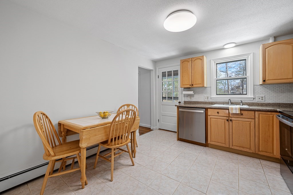 98 Sunset Drive Northborough, MA 01532 - Photo 12 of 34