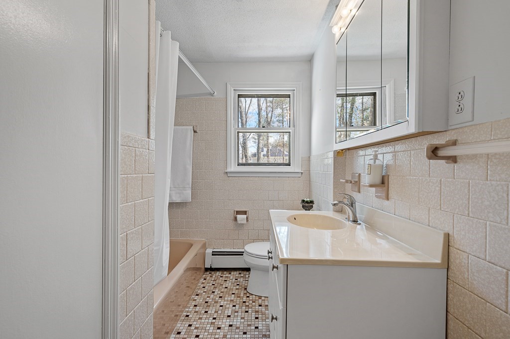 98 Sunset Drive Northborough, MA 01532 - Photo 13 of 34