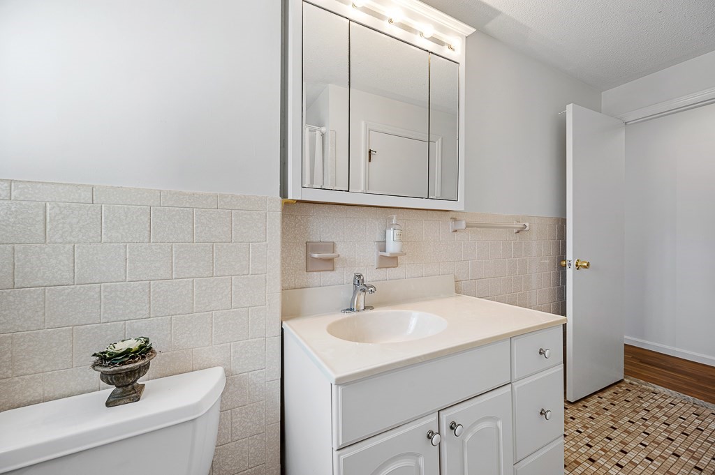 98 Sunset Drive Northborough, MA 01532 - Photo 14 of 34