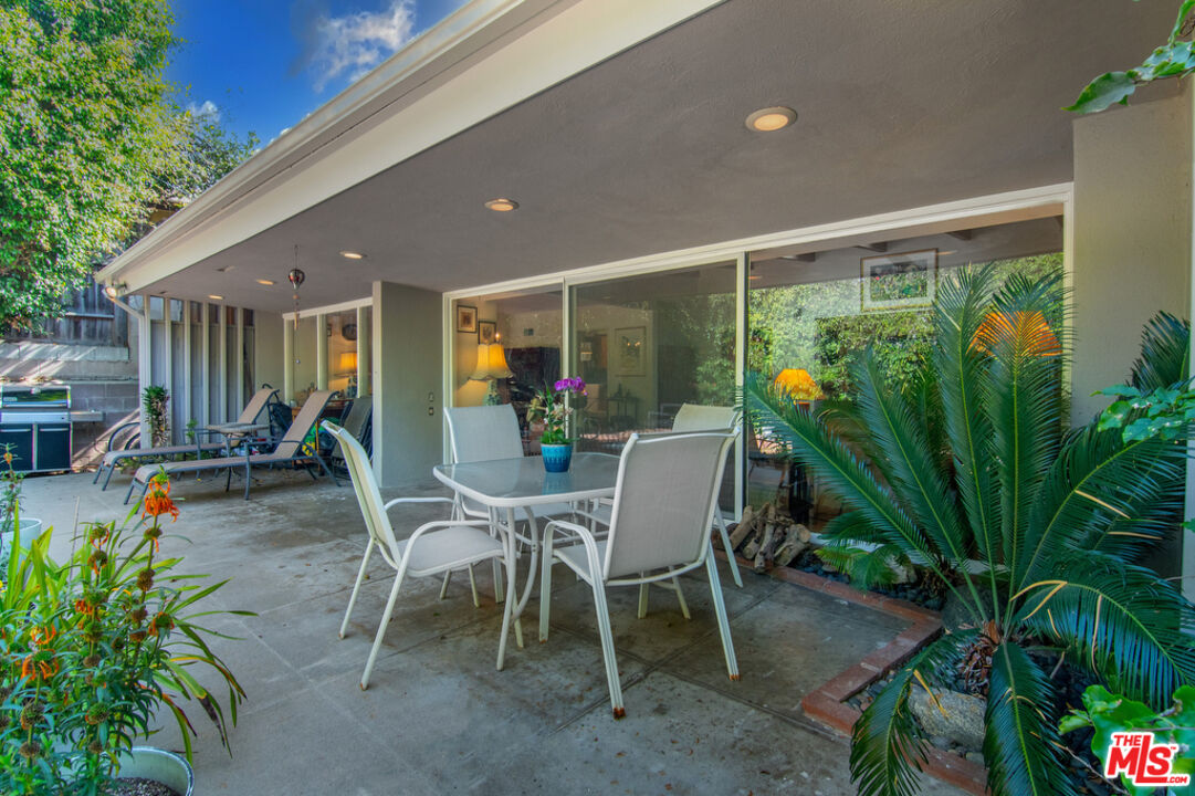 9527 Oakmore Road Los Angeles, CA 90035 - Photo 11 of 29 a outdoor space view with a sitting space
