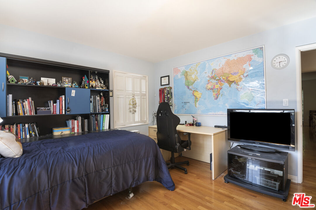 9527 Oakmore Road Los Angeles, CA 90035 - Photo 26 of 29 a living room with furniture and a flat screen tv