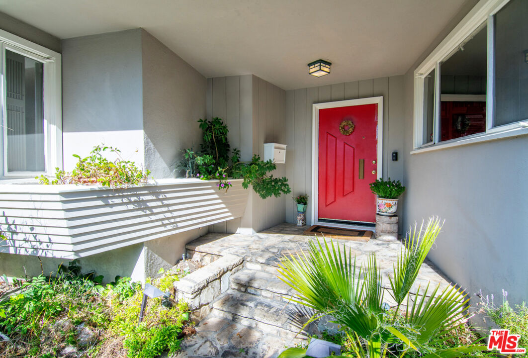9527 Oakmore Road Los Angeles, CA 90035 - Photo 4 of 29 a house view with a outdoor space