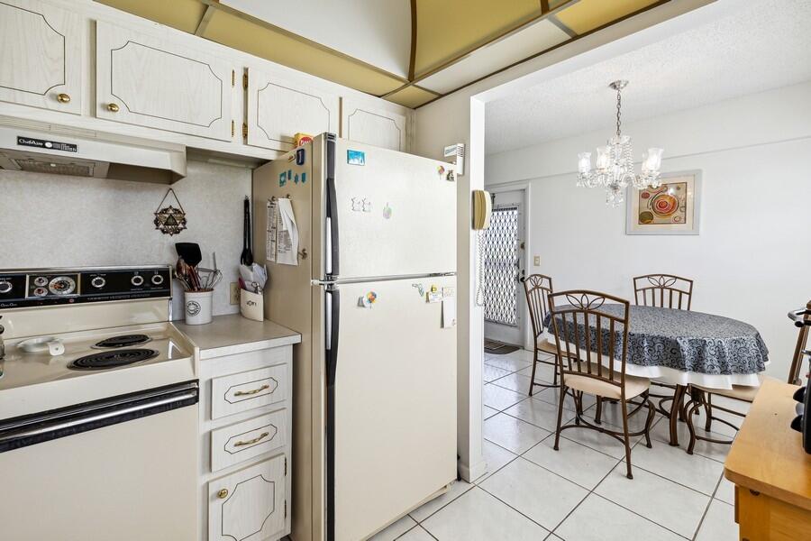 290 Preston F Boca Raton, FL 33434 - Photo 14 of 19 10_290PrestonG_2011_LowRes