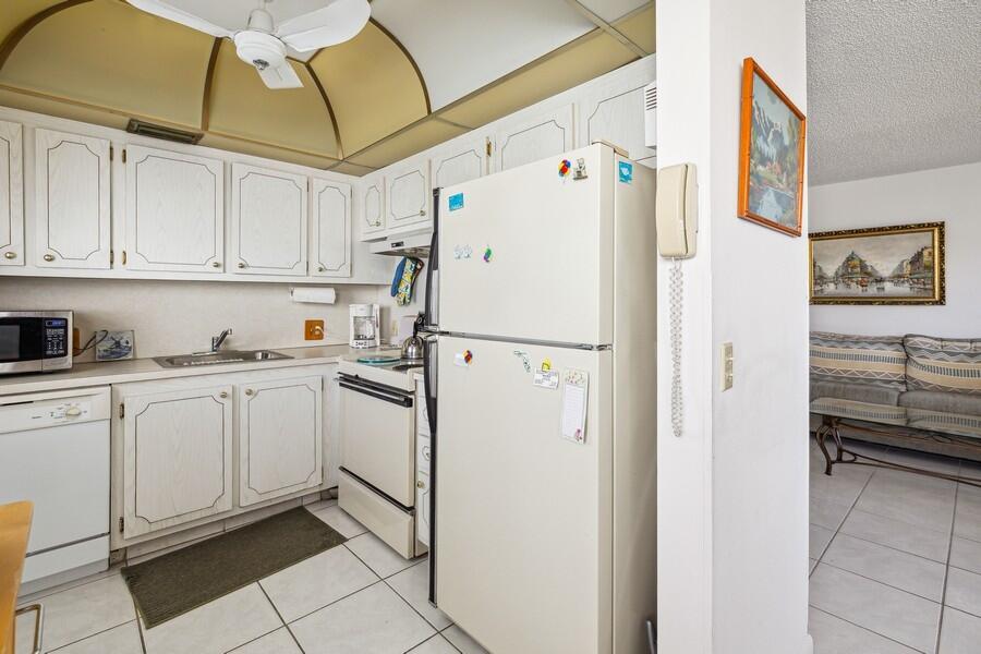 290 Preston F Boca Raton, FL 33434 - Photo 15 of 19 08_290PrestonG_2009_LowRes