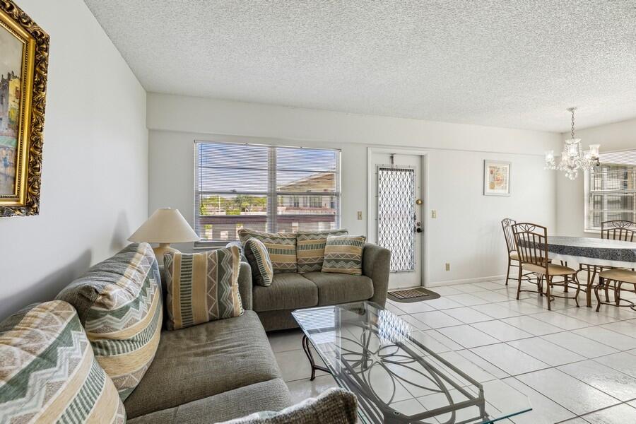 290 Preston F Boca Raton, FL 33434 - Photo 5 of 19 06_290PrestonG_2007_LowRes