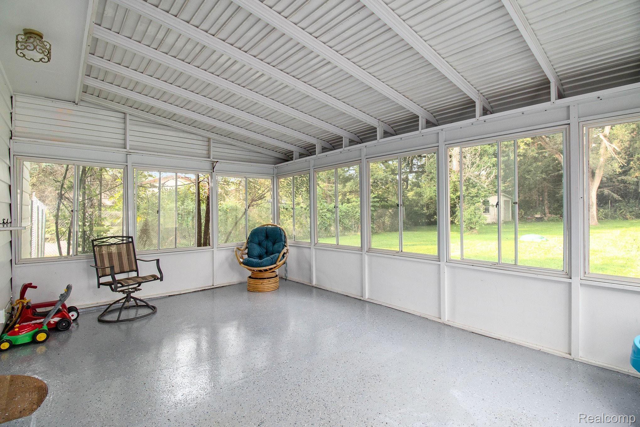 1186 South Genesee Road Burton, MI 48509 - Photo 19 of 29 IMG_9162.jpg