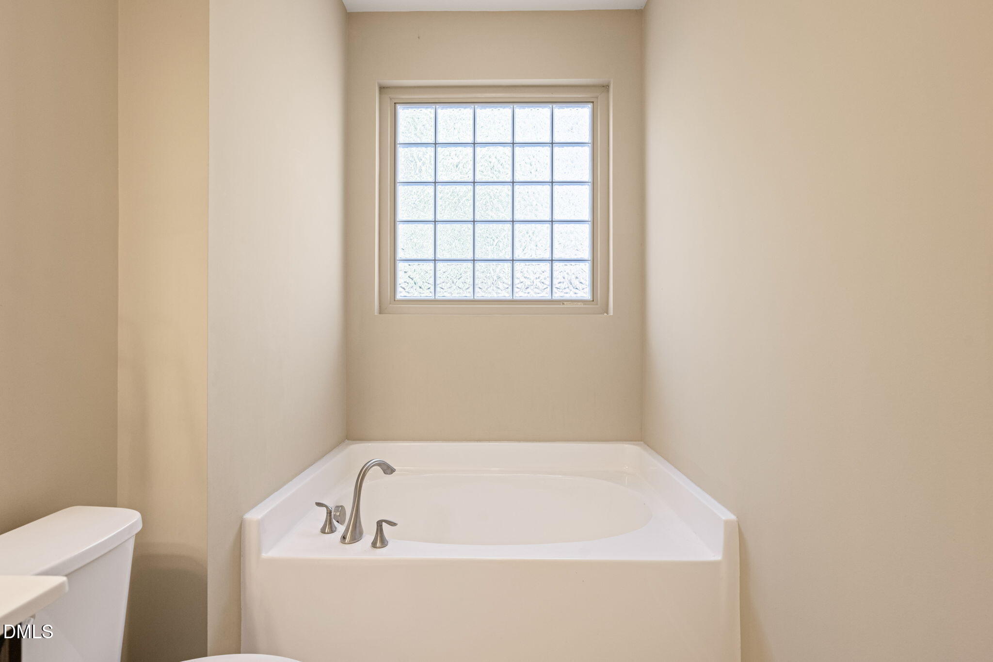 502 Libson Street Durham, NC 27703 - Photo 24 of 43 a bathroom with a bathtub
