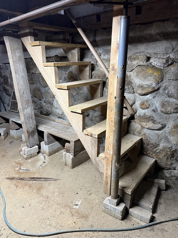 1 Barre Rd Cutoff Hubbardston, MA 01452 - Photo 33 of 41 a view of entryway