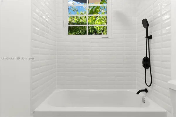 $3,700 | 1009 Meridian Avenue, Unit 14, Miami Beach, FL 33139