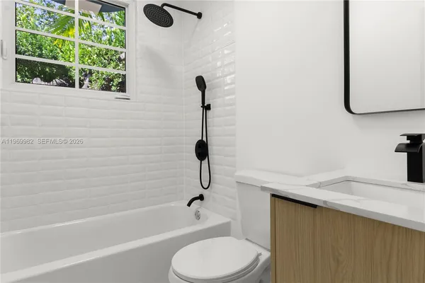 $3,700 | 1009 Meridian Avenue, Unit 14, Miami Beach, FL 33139