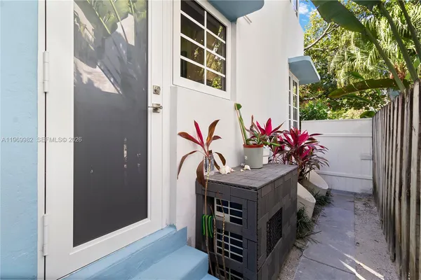 $3,700 | 1009 Meridian Avenue, Unit 14, Miami Beach, FL 33139