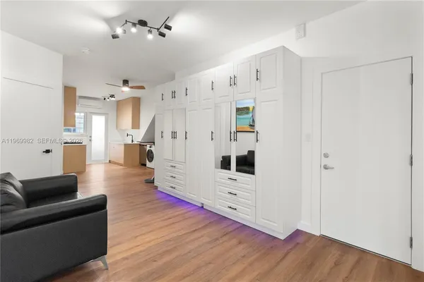 $3,700 | 1009 Meridian Avenue, Unit 14, Miami Beach, FL 33139