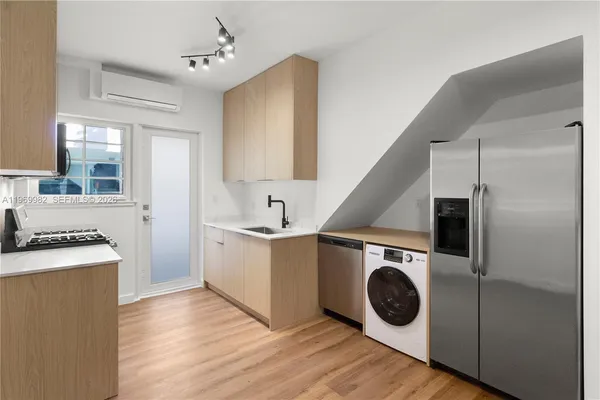 $3,700 | 1009 Meridian Avenue, Unit 14, Miami Beach, FL 33139