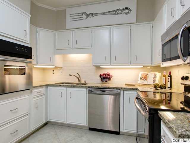 938 Cherokee Road, Unit A4 Charlotte, NC 28207 - Photo 8 of 16 Gallery Image 8