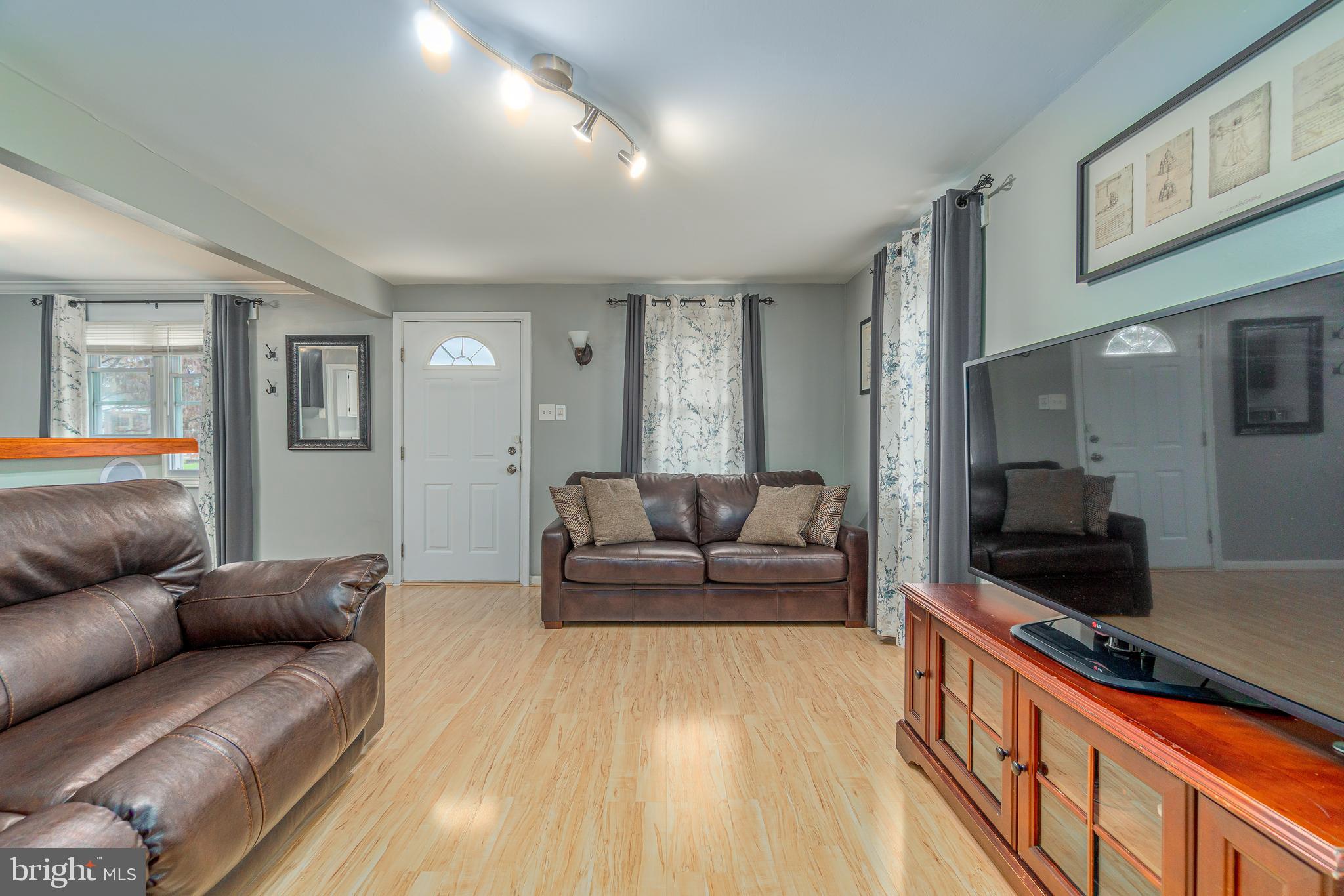 2338 Poe Road Secane, PA 19018 - Photo 9 of 31 Gallery Image 9