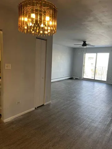 $130,000 | 208 Shorewood Drive, Unit 32C, Glendale Heights, IL 60139