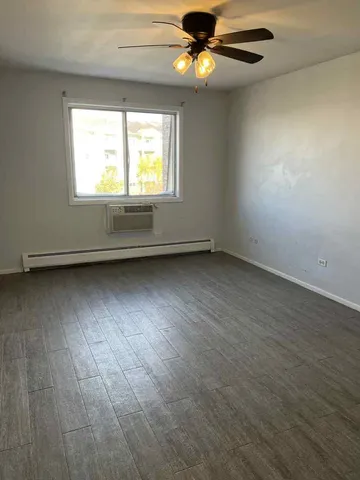 $130,000 | 208 Shorewood Drive, Unit 32C, Glendale Heights, IL 60139