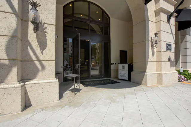 a view of a multi story building