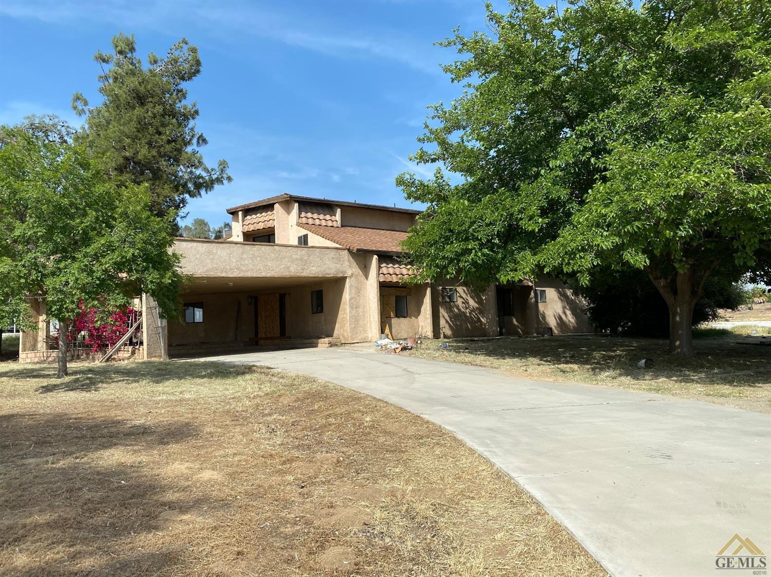 1023 Vineland Road Bakersfield, CA 93306 - Photo 2 of 9