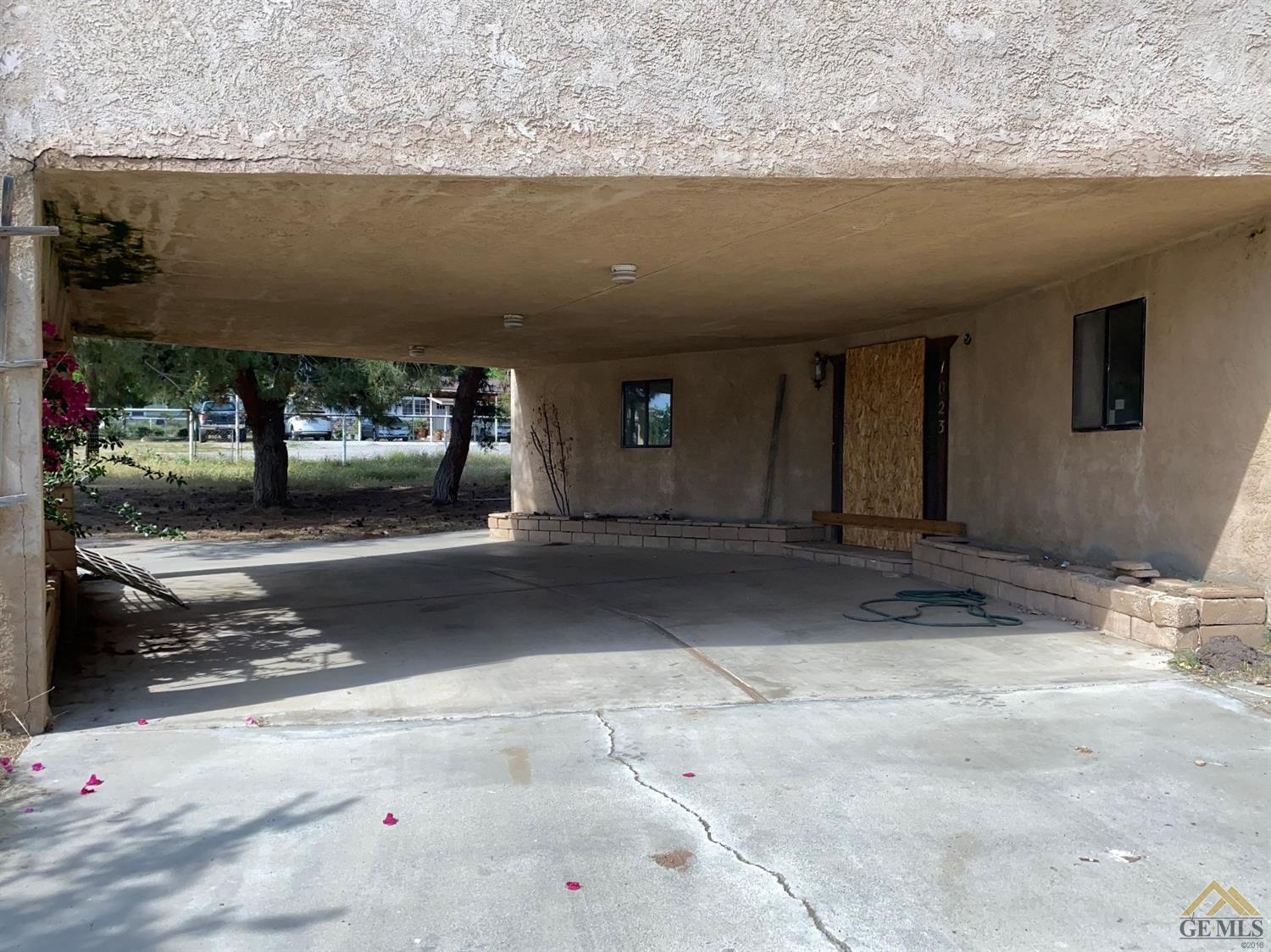 1023 Vineland Road Bakersfield, CA 93306 - Photo 4 of 9