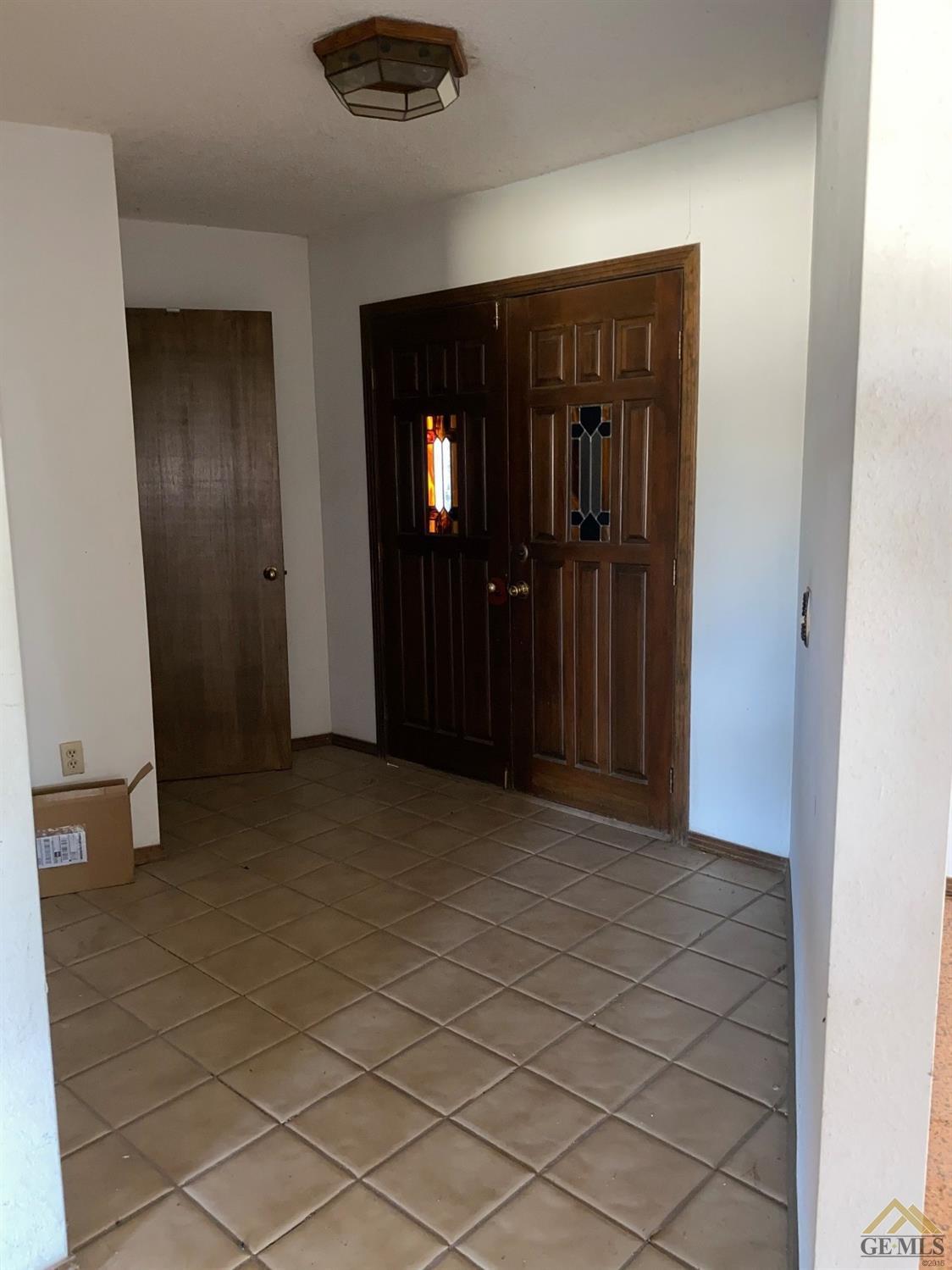 1023 Vineland Road Bakersfield, CA 93306 - Photo 5 of 9