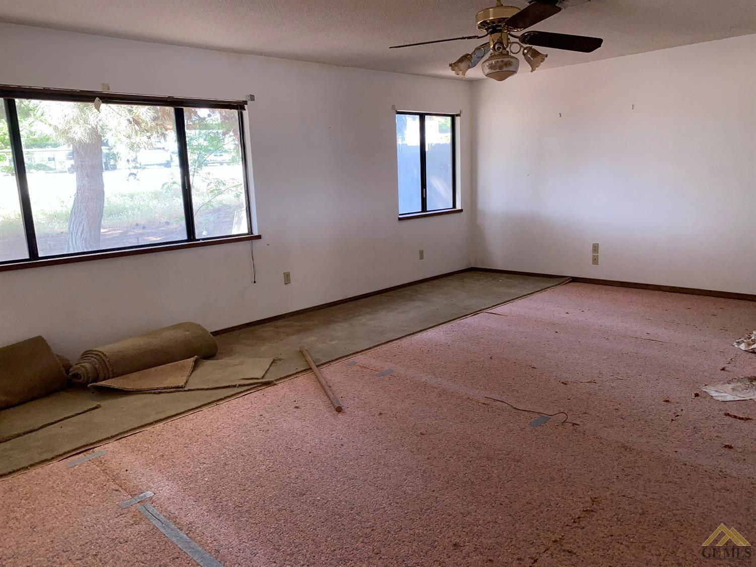 1023 Vineland Road Bakersfield, CA 93306 - Photo 6 of 9