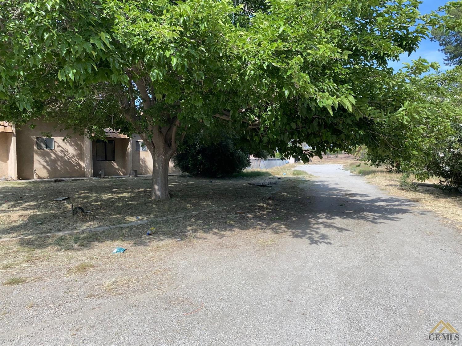 1023 Vineland Road Bakersfield, CA 93306 - Photo 7 of 9