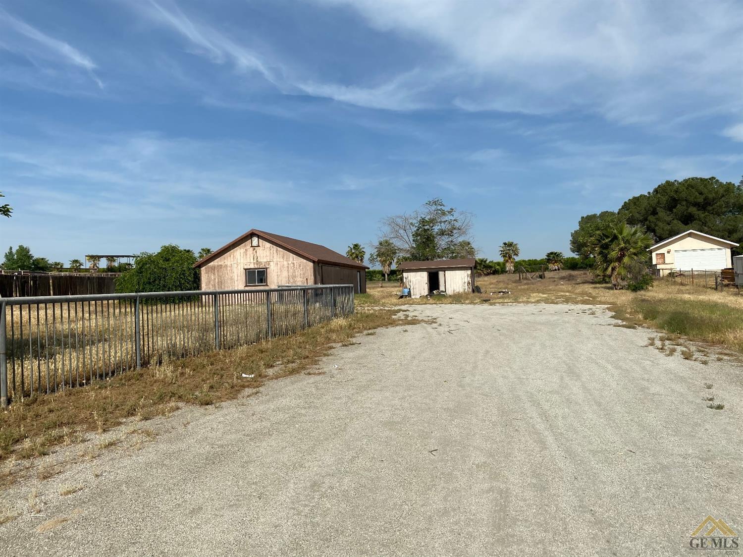 1023 Vineland Road Bakersfield, CA 93306 - Photo 8 of 9