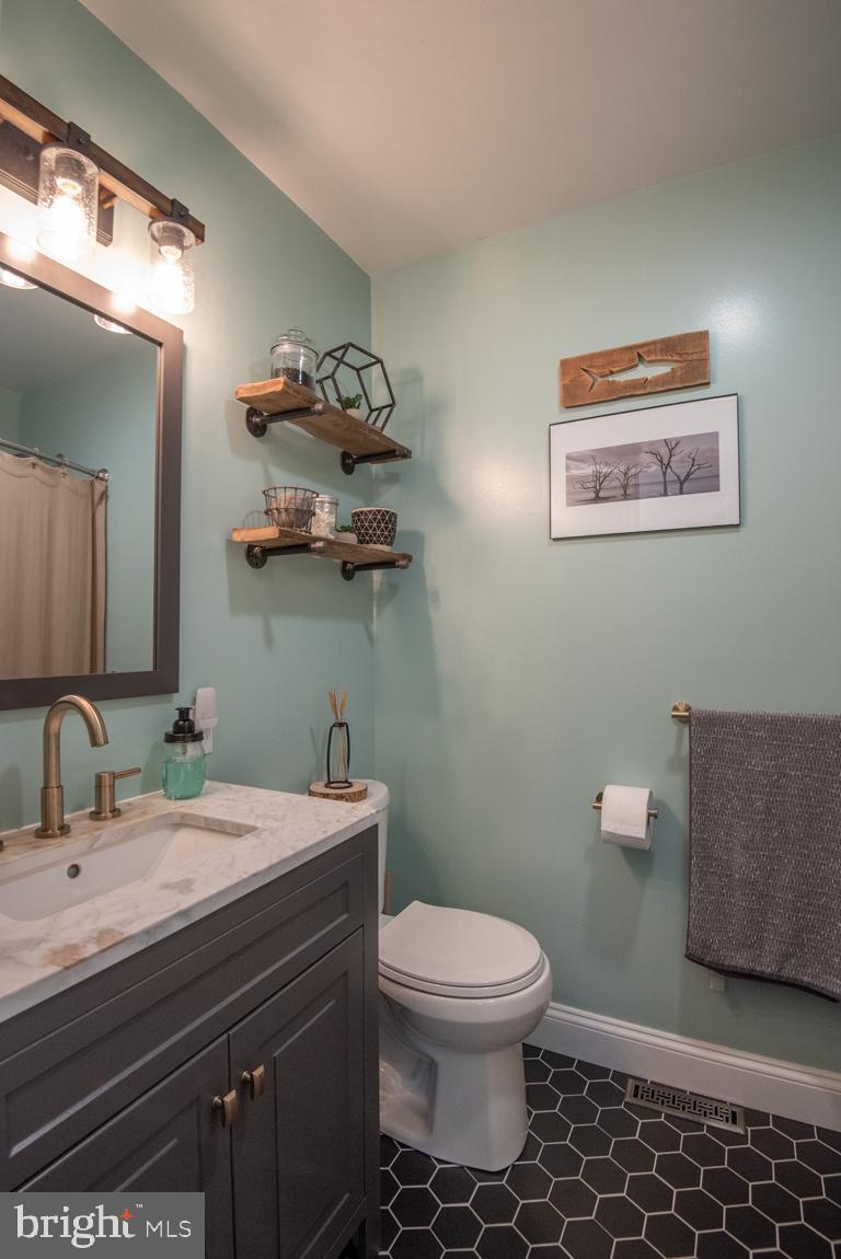 363 Sproul Road Kirkwood, PA 17536 - Photo 29 of 60 Full Bath