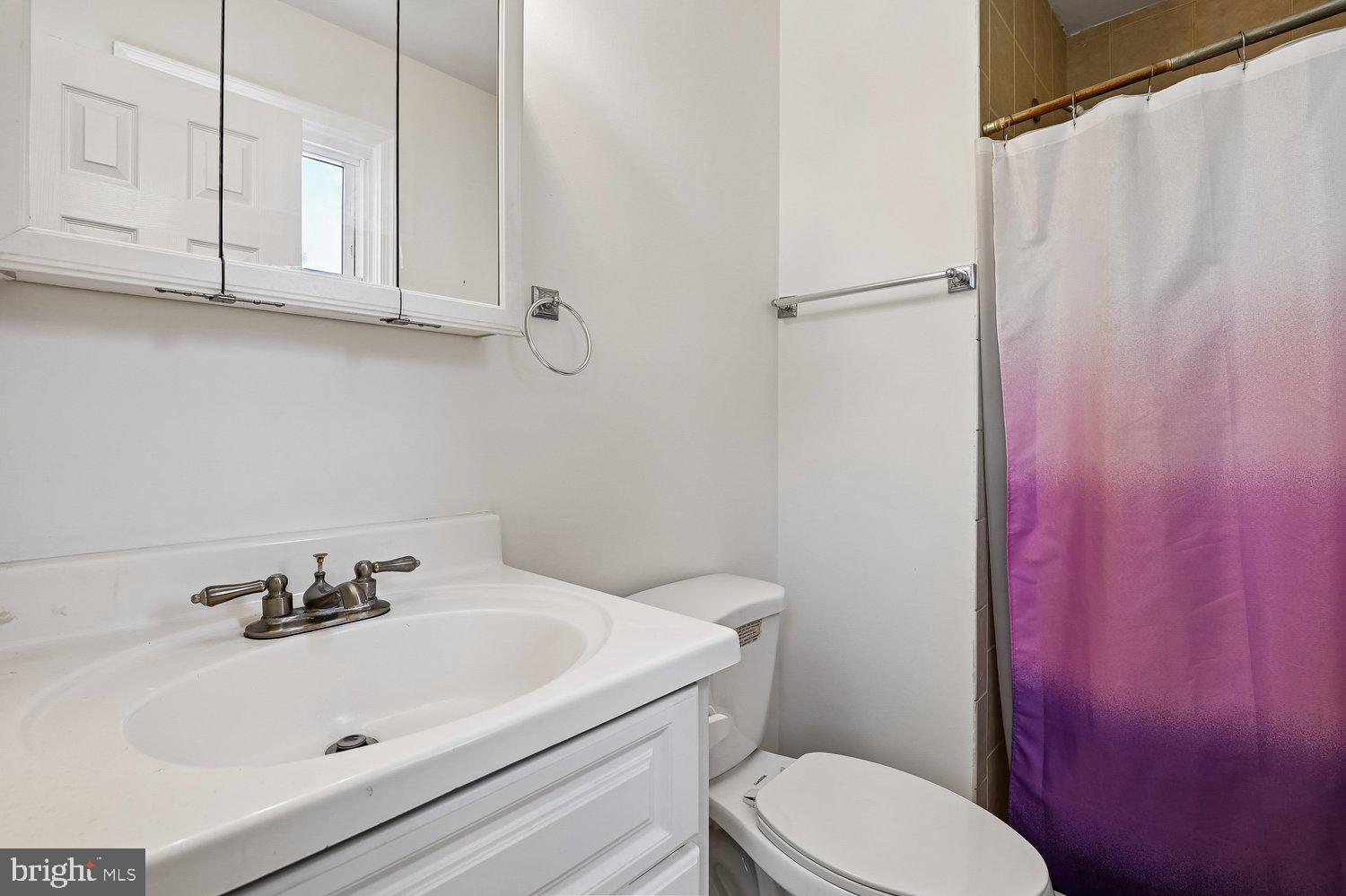 7879 Elizabeth Road Pasadena, MD 21122 - Photo 23 of 36 Primary Bath