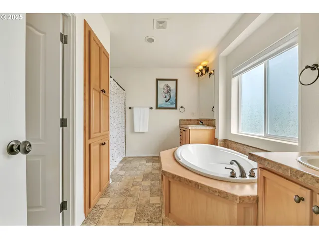 $679,000 | 453 Riverwood Lane, Oakland, OR 97462