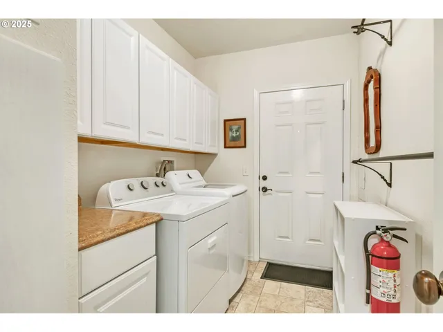 $679,000 | 453 Riverwood Lane, Oakland, OR 97462