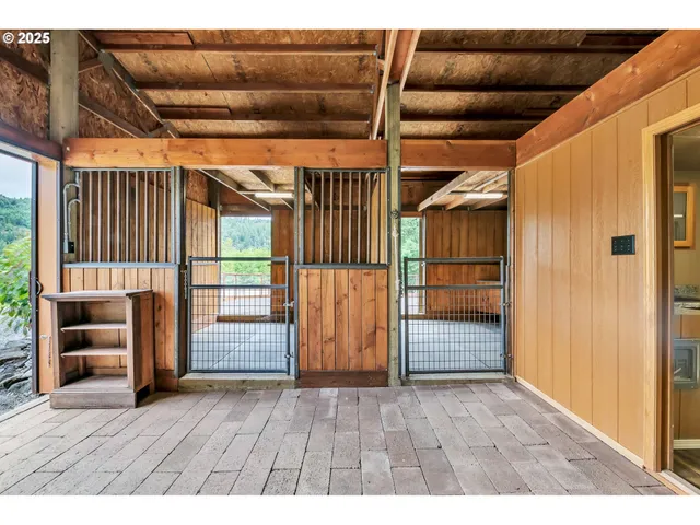 $679,000 | 453 Riverwood Lane, Oakland, OR 97462