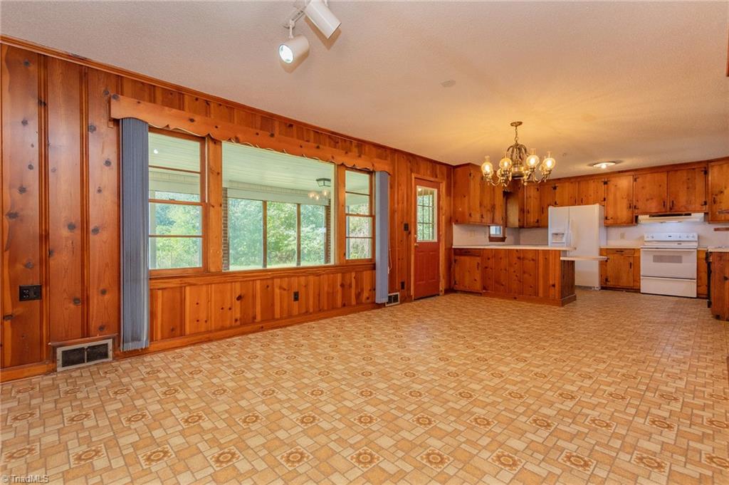 160 Hinkle Road Lexington, NC 27295 - Photo 12 of 39 Gallery Image 12