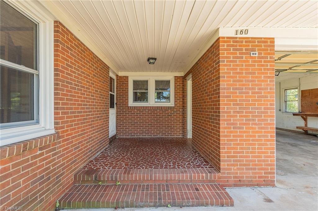 160 Hinkle Road Lexington, NC 27295 - Photo 4 of 39 Gallery Image 4