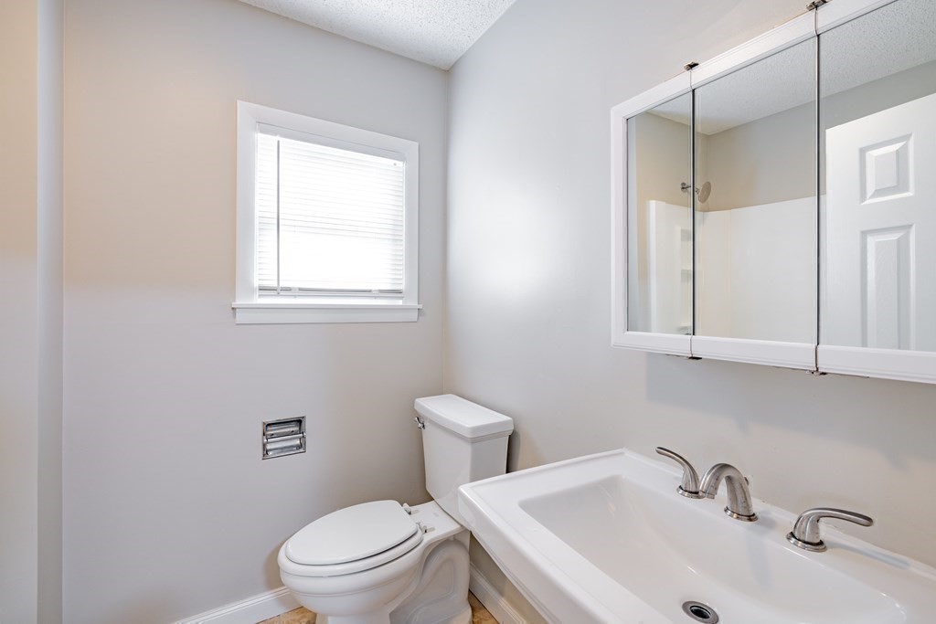797 White Street Springfield, MA 01108 - Photo 12 of 18