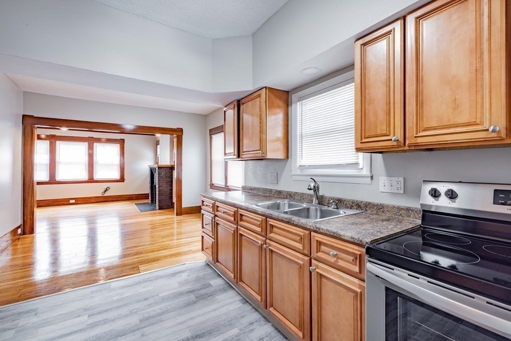 797 White Street Springfield, MA 01108 - Photo 2 of 18