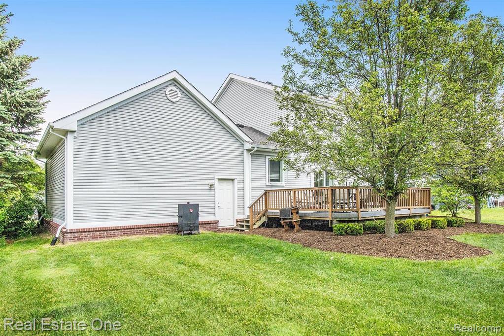 20877 Gill Road Farmington Hills, MI 48335 - Photo 3 of 32