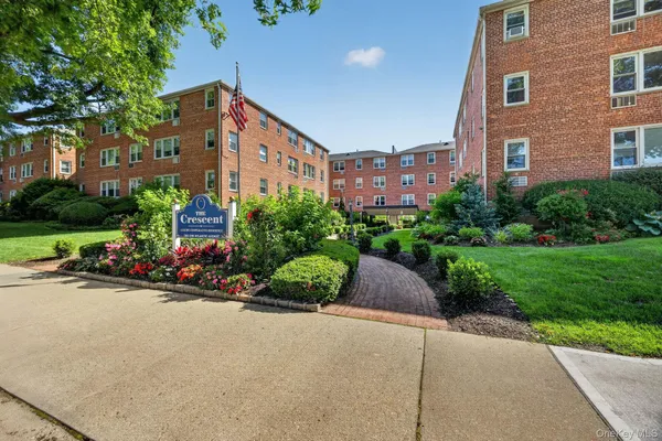 $325,000 | 290 Atlantic Avenue, Unit 225, East Rockaway, NY 11518