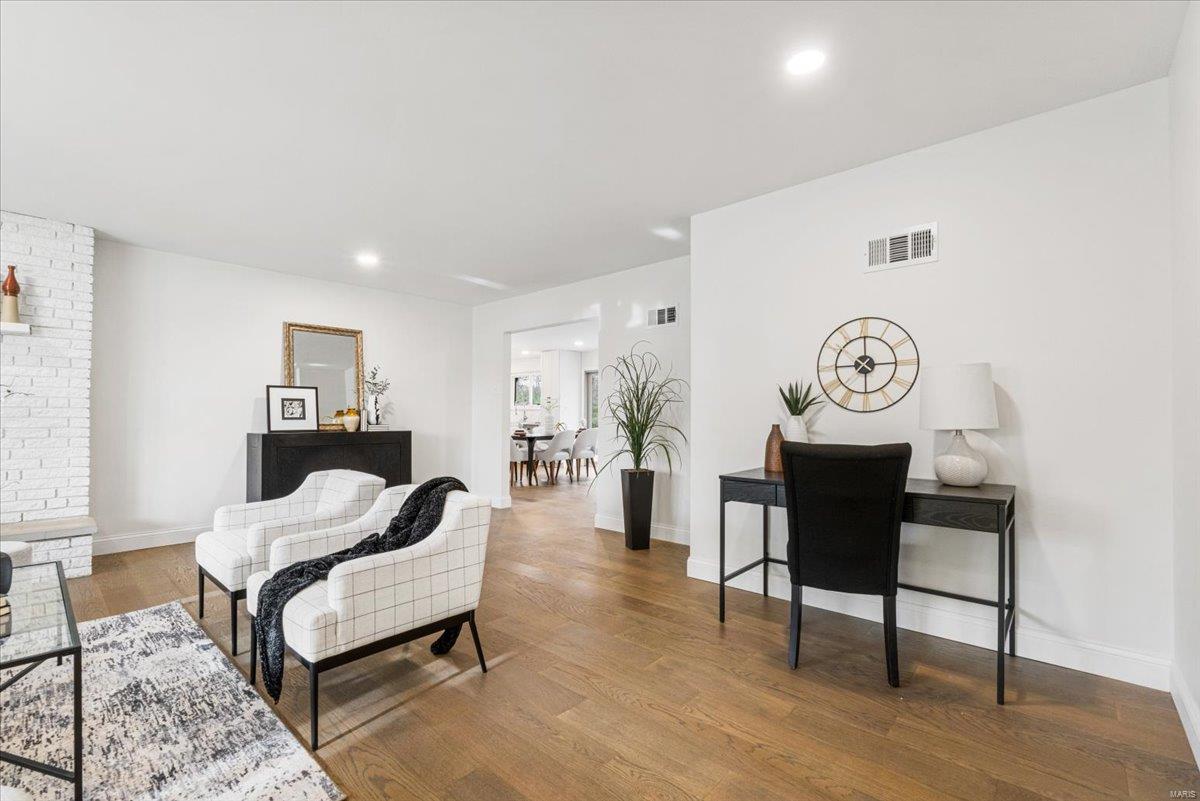 4615 Valmeyer Drive St. Louis, MO 63128 - Photo 6 of 53