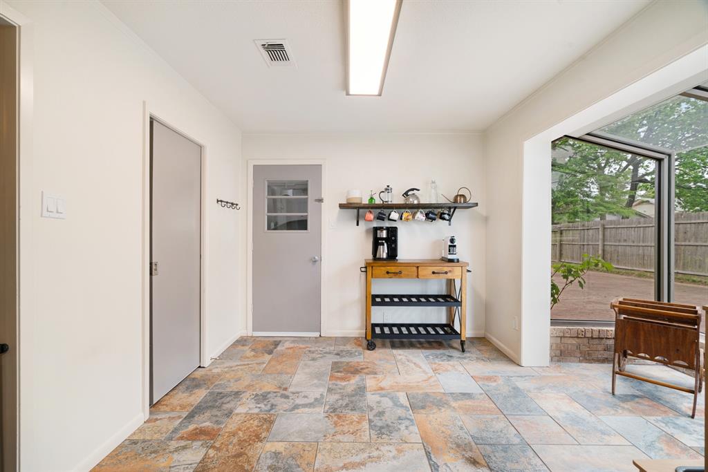 2745 Simpson Street Paris, TX 75460 - Photo 8 of 20