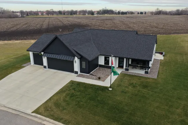 $465,000 | 1824 Shady Lane Northeast, Willmar, MN 56201