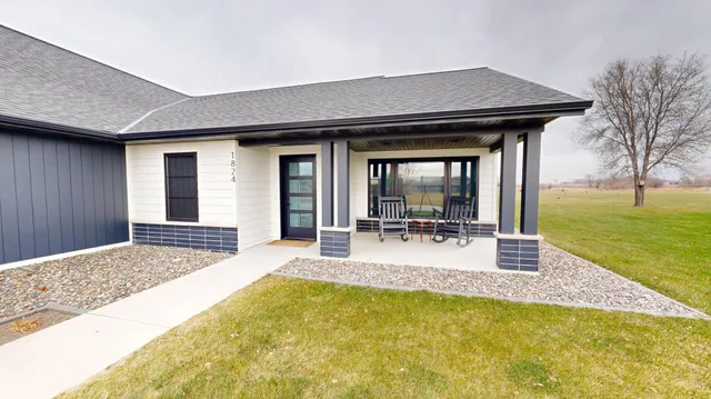 $465,000 | 1824 Shady Lane Northeast, Willmar, MN 56201
