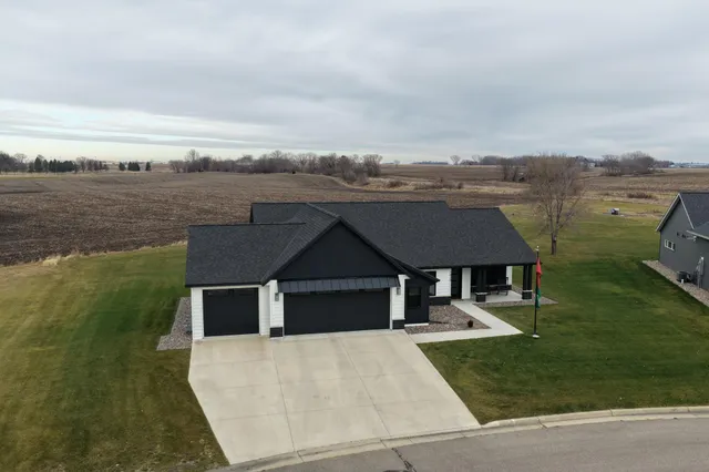 $465,000 | 1824 Shady Lane Northeast, Willmar, MN 56201