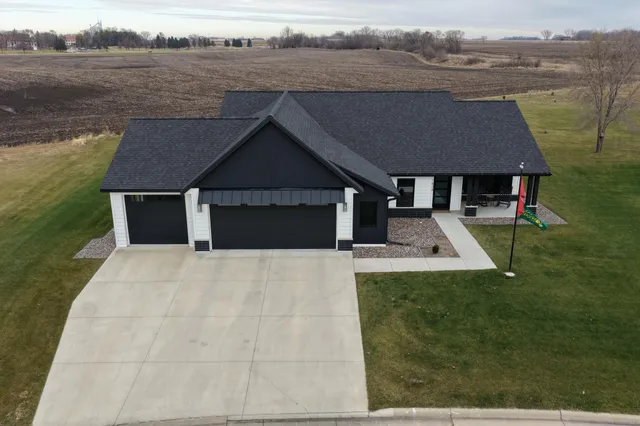 $465,000 | 1824 Shady Lane Northeast, Willmar, MN 56201