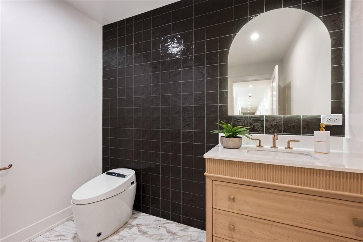 1975 Sunset Ridge Road Northfield, IL 60093 - Photo 31 of 53 a bathroom with a sink a toilet and a mirror