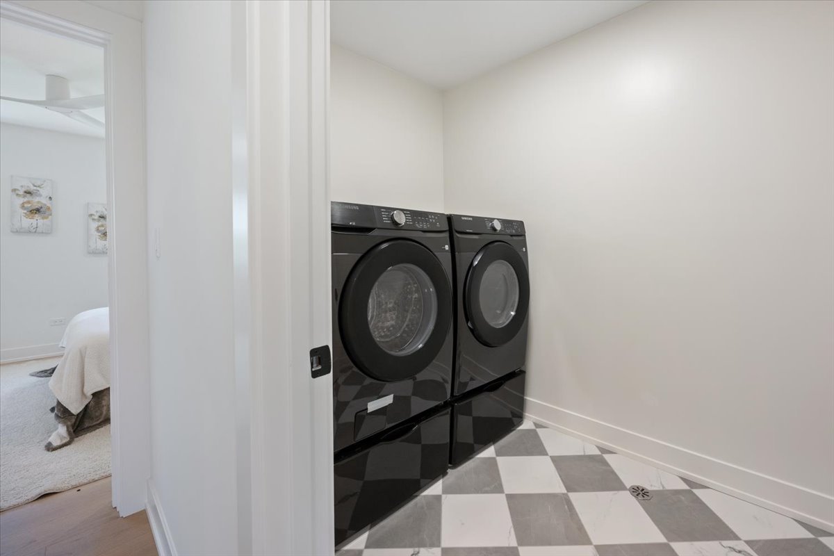 1975 Sunset Ridge Road Northfield, IL 60093 - Photo 46 of 53 a view of a bathroom with a washing machine